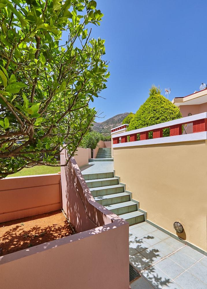 Everest Apartments And Suites Stalida Exterior foto